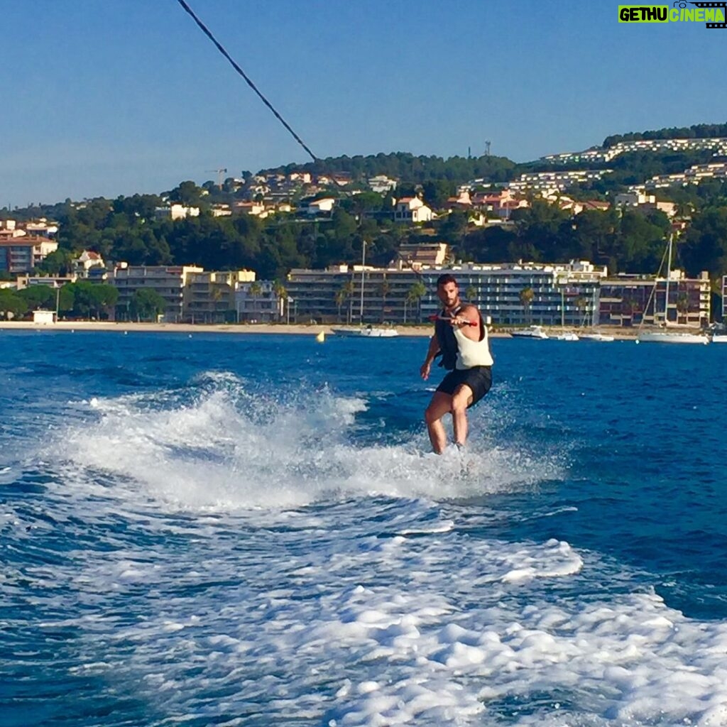 Loïc Fiorelli Instagram - Wakeboard day 😎 #bandol #wakeboard #Sea #sun #sport @bandol_sports_nautiques Bandol