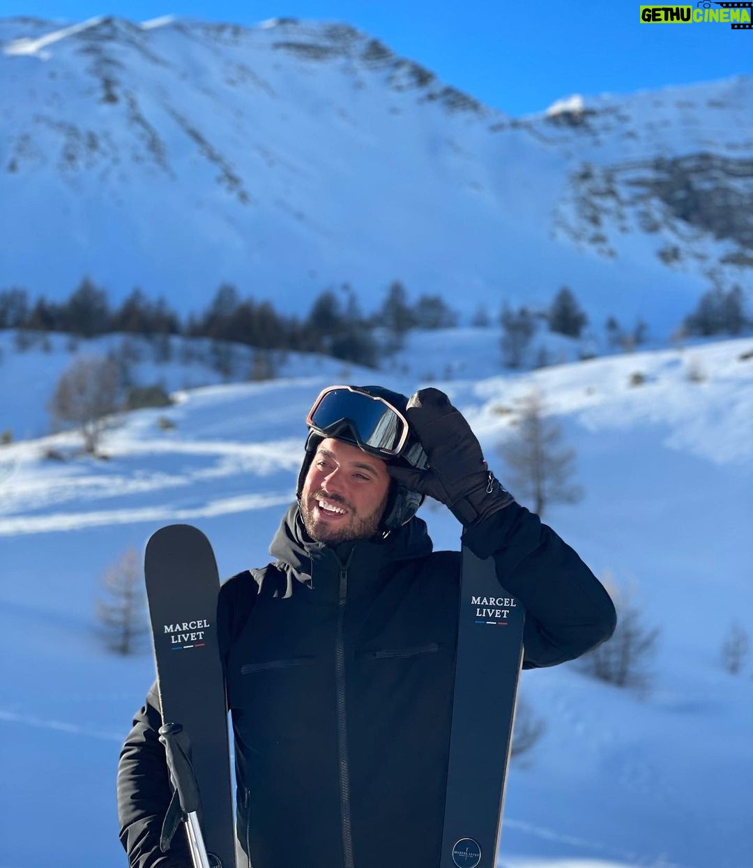 Loïc Fiorelli Instagram - Vous savez à quel point le ski me passionne… Et quel plaisir de skier avec @marcel_livet_ski 😍 Vars La Forêt Blanche