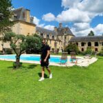 Loïc Fiorelli Instagram – Le Duc Lolo Di Fiorelli ⚜️
Château de Sauvebœuf en Dordogne, XIVe siècle, avec le plus grand musée préhistoire privée du monde ❤️ Si tu passes par ici, viens le visiter ou même te marier 😍