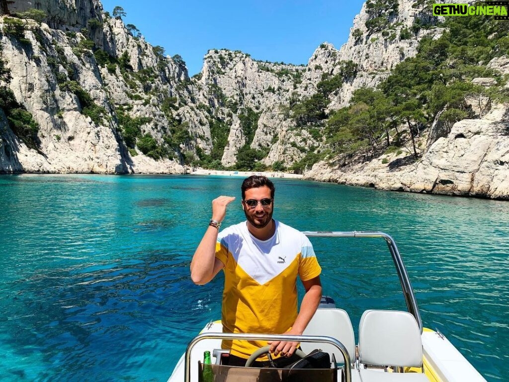 Loïc Fiorelli Instagram - Une bonne journée détente avec capitaine @hugo.vallet 🚤🌊☀ Cassis