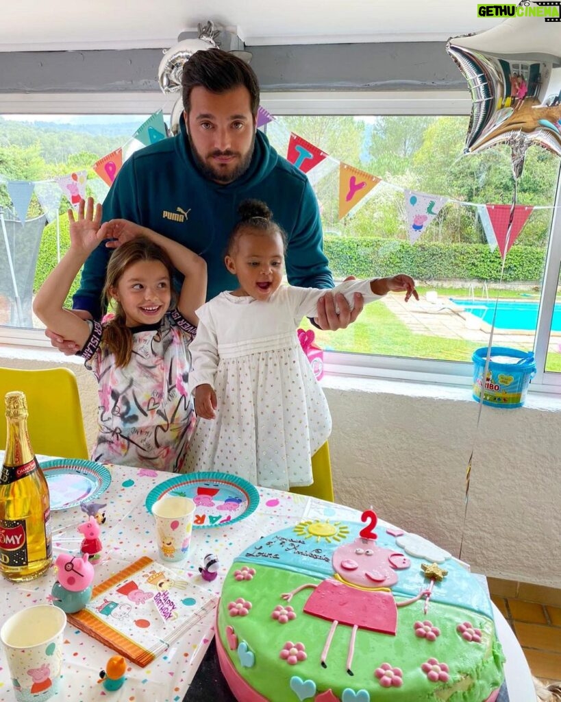 Loïc Fiorelli Instagram - Louna déjà 2 ans... elles grandissent tellement vite mes princesses ❤ Marseille, France
