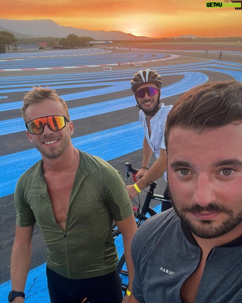 Loïc Fiorelli Instagram - Première fois qu’on se voit en dehors d’un bar 😍 Circuit Paul Ricard