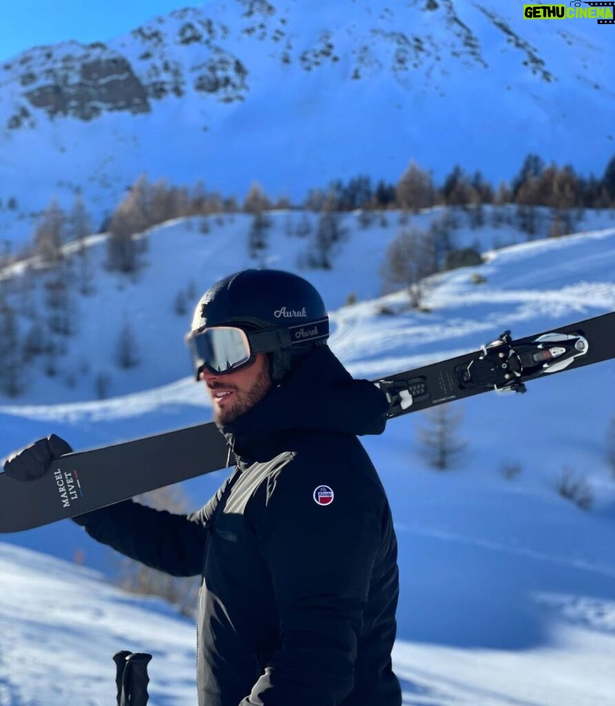 Loïc Fiorelli Instagram - Vous savez à quel point le ski me passionne… Et quel plaisir de skier avec @marcel_livet_ski 😍 Vars La Forêt Blanche