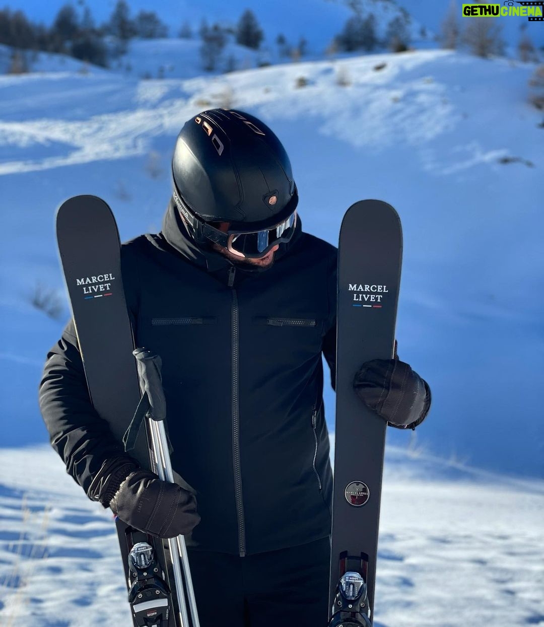 Loïc Fiorelli Instagram - Vous savez à quel point le ski me passionne… Et quel plaisir de skier avec @marcel_livet_ski 😍 Vars La Forêt Blanche