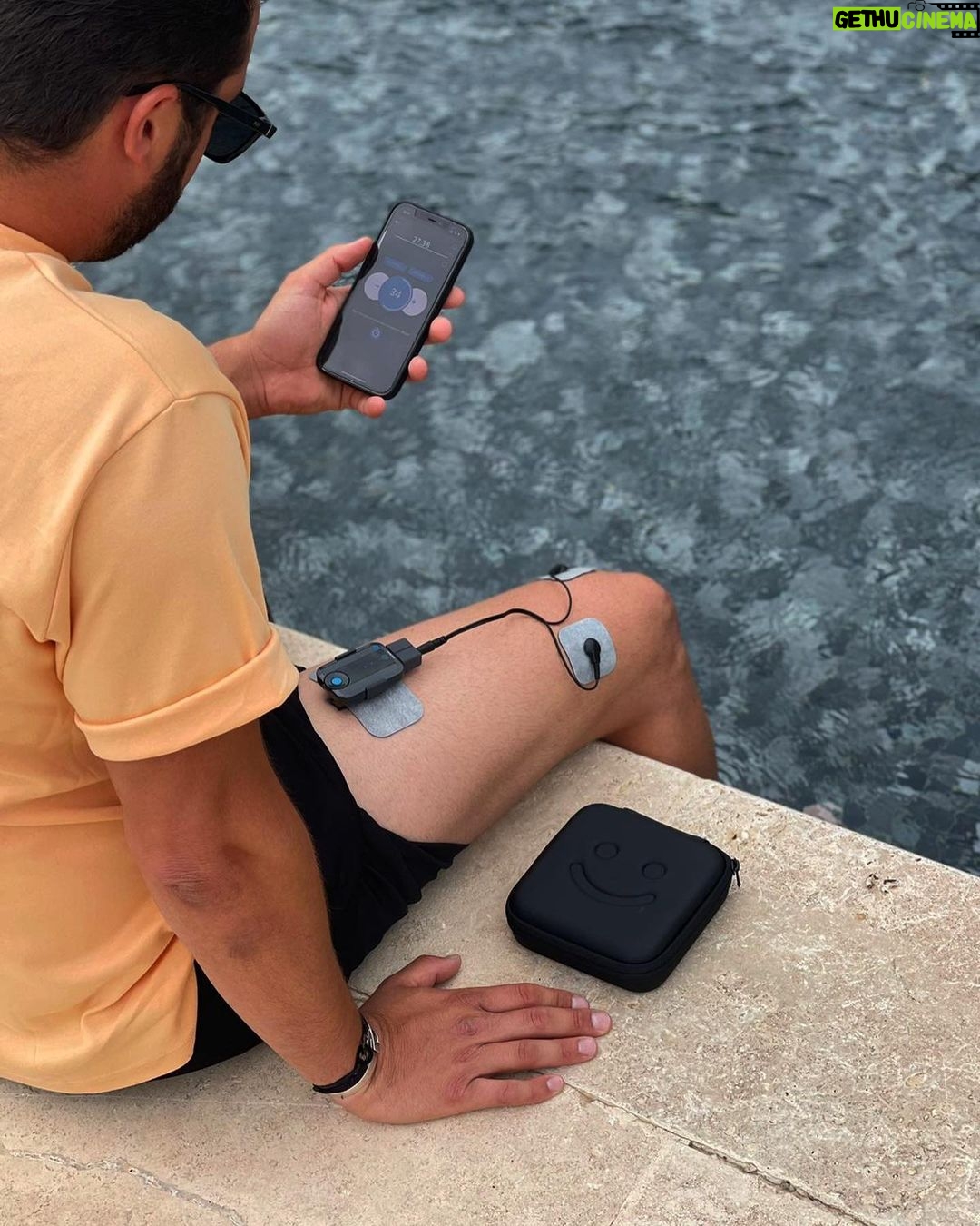 Loïc Fiorelli Instagram - On reprend les choses sérieuses et pour la récupération j’ai choisi l’électrostimulation avec @bluetens.fr avec ce duo sport 🔥 Fil très court, bonne autonomie et le tout géré avec l’appli bluetens! -20% pour nous tous avec le code bluetens06 🤩