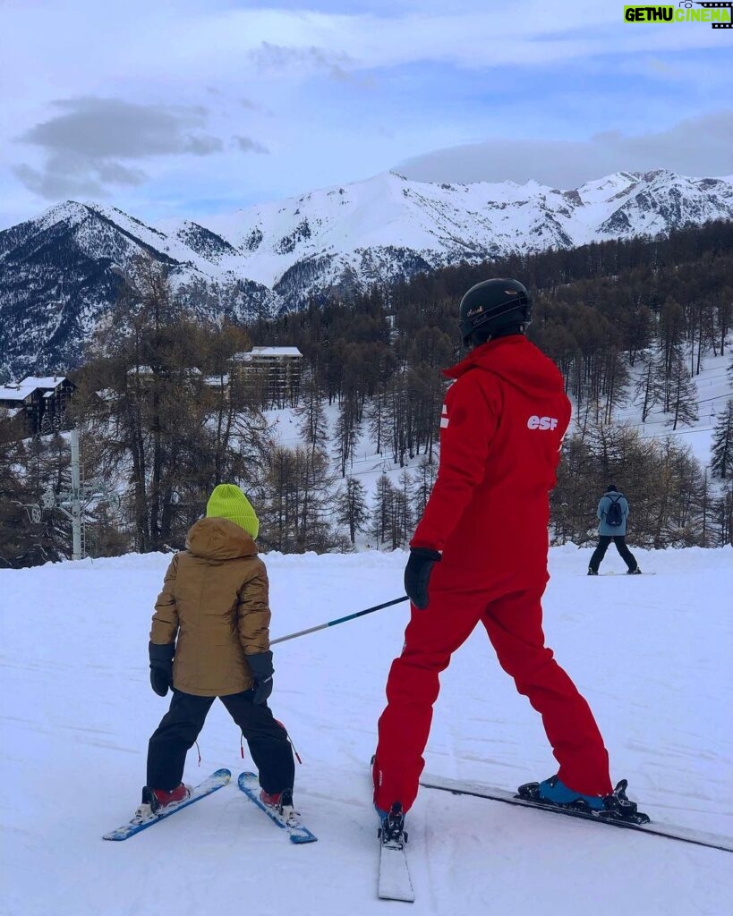 Loïc Fiorelli Instagram - Plus beau métier du monde❄ #vars #varsfob #job #esf #france #ski Vars La Forêt Blanche
