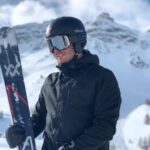 Loïc Fiorelli Instagram - La grande gagnante du concours est @jujudron! Félicitation! @aurakprotection? Casque haut de gamme très classe, très confortable, avec intérieur type Alcantara surpiqué main! Vrai ventilation avec grille métal, aucune transpiration grâce aux bonnes aérations. Tout est entièrement assemblé à la main! Le masque a de nombreuses aérations et de ce fait il y a aucune buée! Ensemble très robuste qui s’adapte parfaitement pour un confort maximal! www.aurak-protection.com Vars La Forêt Blanche