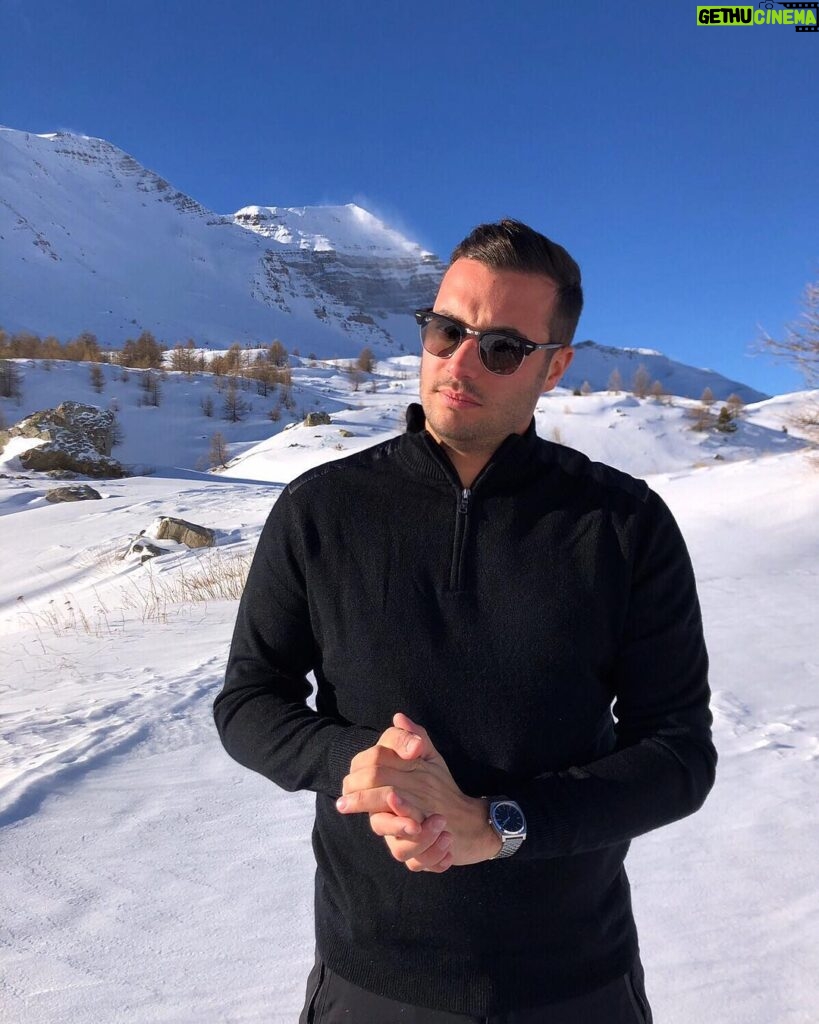 Loïc Fiorelli Instagram - Nouvelle saison à @vars_fob 🥶❄☀ Qui part au ski cet hiver? ⛷🏂 Vars La Forêt Blanche