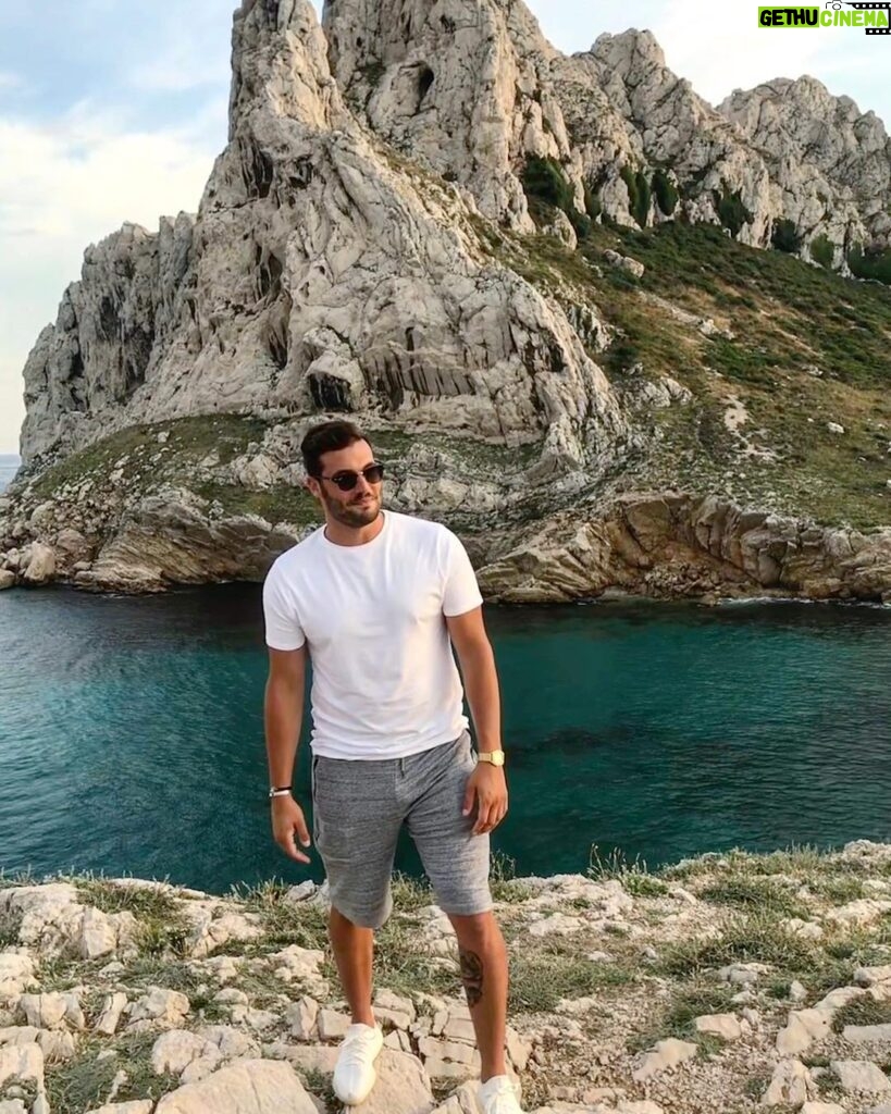 Loïc Fiorelli Instagram - La plus belle ville du monde ❤️ #marseille #france #sea #blue #happy #nature #beautiful Marseille, France