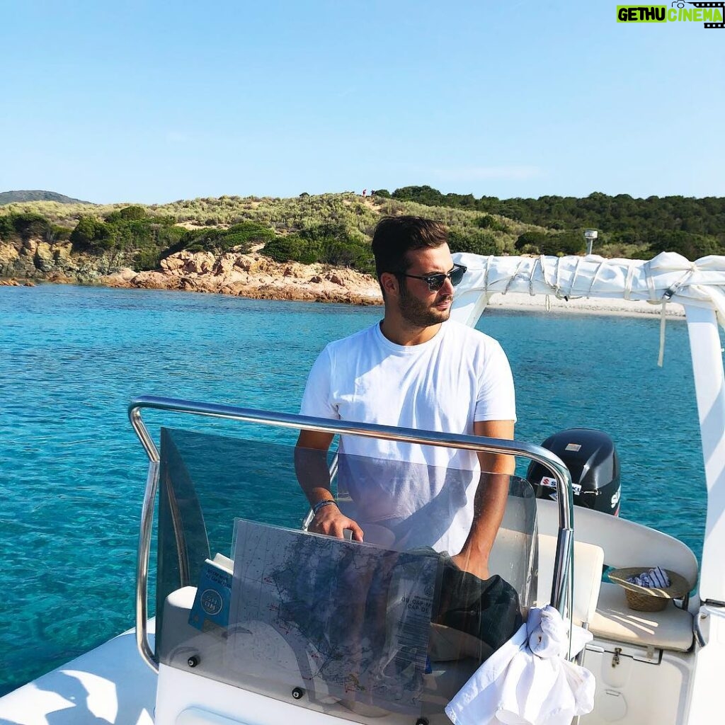 Loïc Fiorelli Instagram - ⚓ Appelez-moi Capitaine ⚓ #holidays #corsica #blue #sea #beautiful #boat #corse #france Murtoli