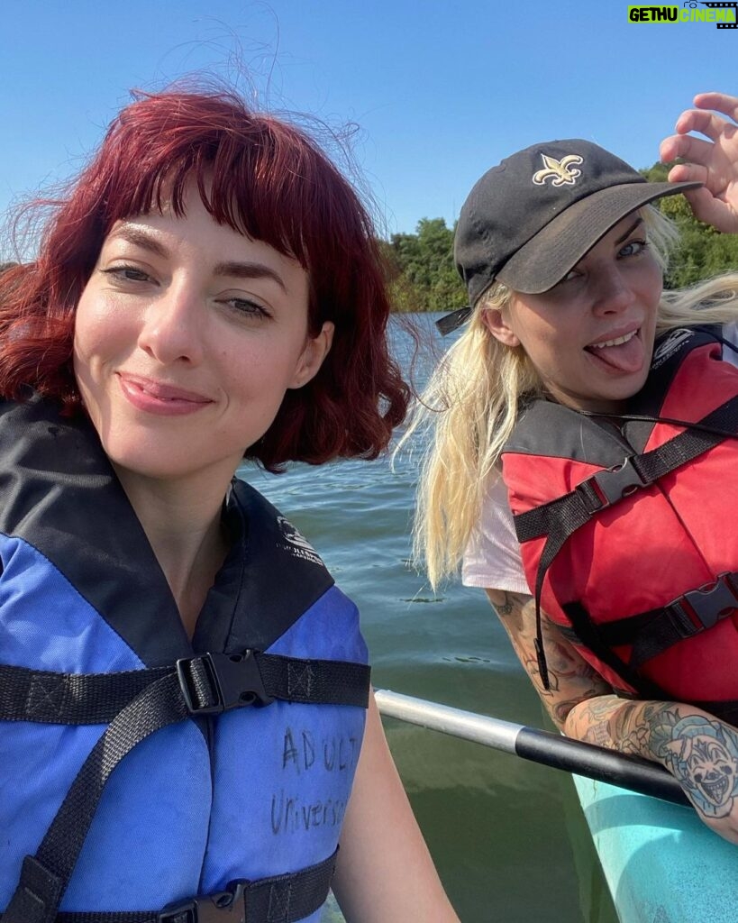 Lola Blanc Instagram - Bye bye @fantastic.fest! Made new friends and bonded with old ones and saw great movies and kayaked and learned I’m obsessed with @itchy_o and fingered a silicone butthole, which is really all you can ask for Austin, Texas