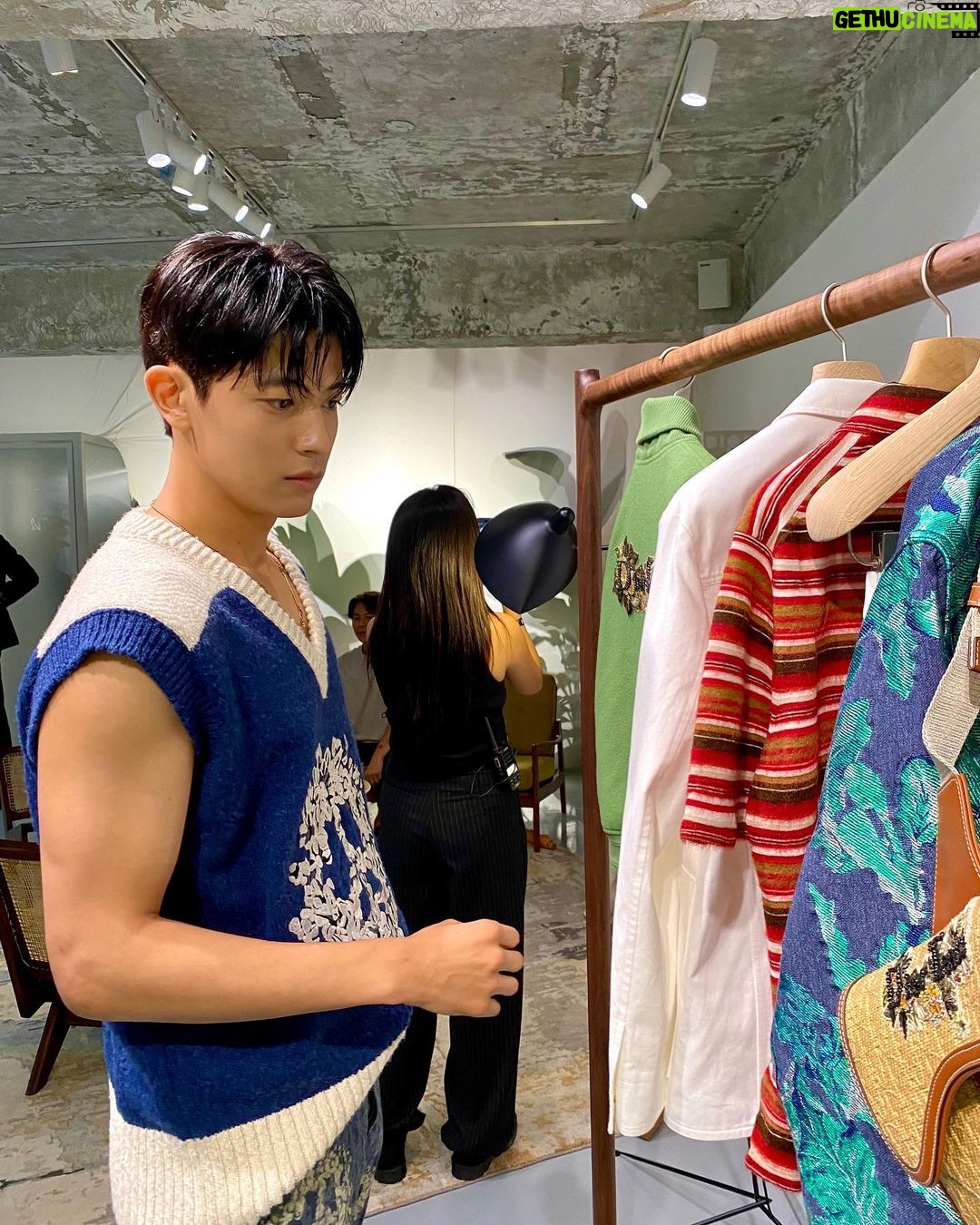 Lomon Instagram - đź’™ @dior @mrkimjones #Dior #DiorTearsđź’™