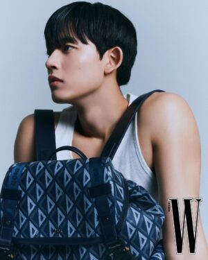 Lomon Instagram - @wkorea_man @wkorea @zzinu79
@Dior @mrkimjones
