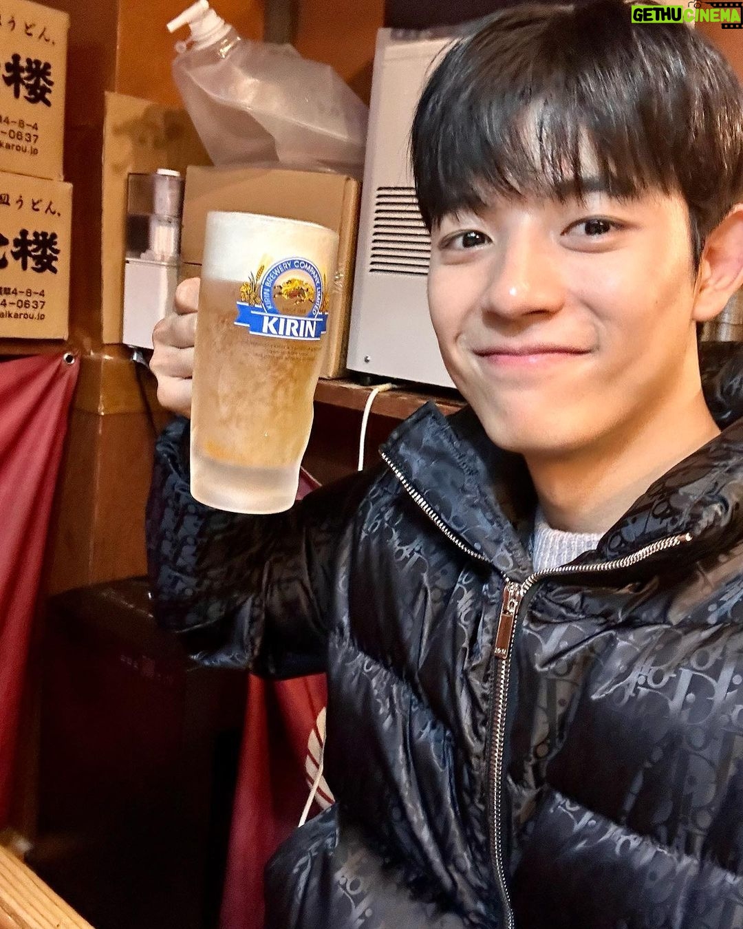 Lomon Instagram - 새해복 많이 받으세요 🐰🫶🐰 . . . . . . . 01.12~01.15 🇯🇵 🍱🍺🍷👨👩👧👦
