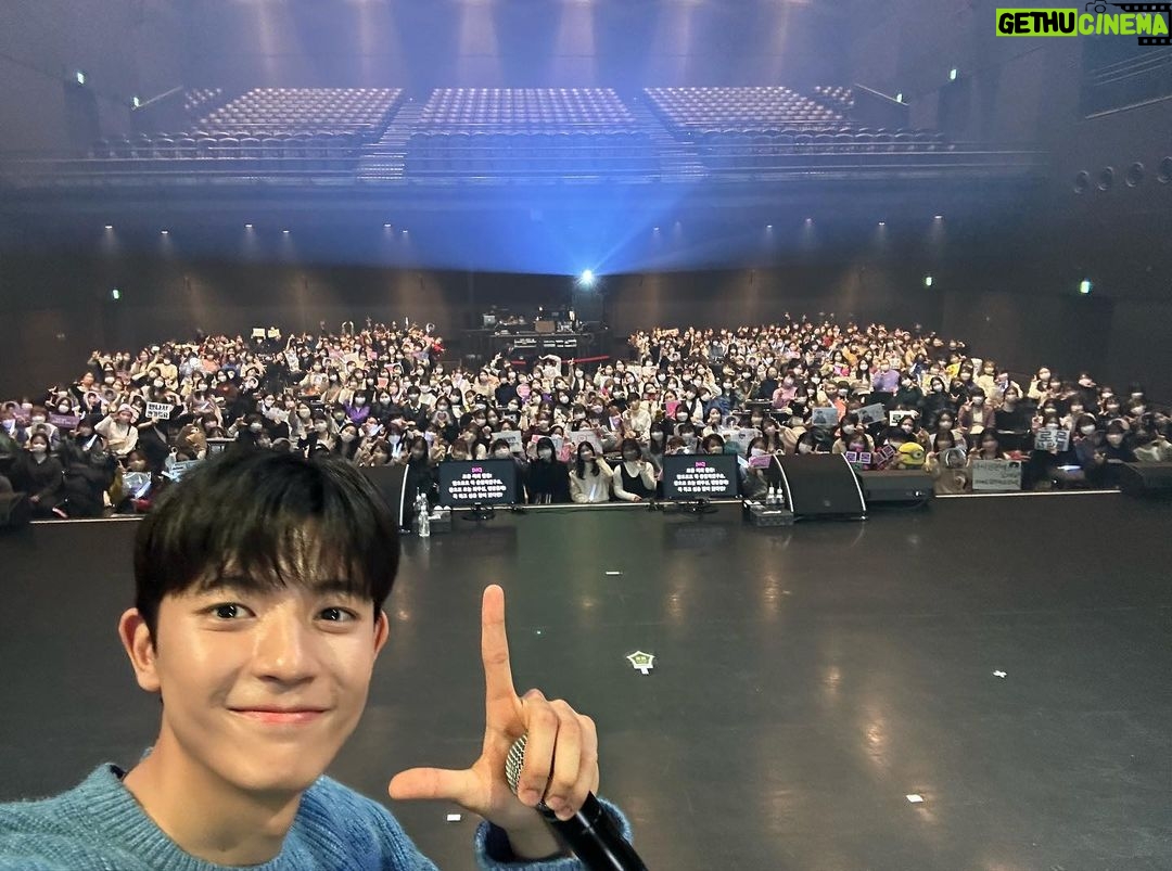 Lomon Instagram - 팬 분들 덕분에 오히려 제가 더 특별한 하루를 보냈습니다. 제 이야기에 귀 기울여주셔서 감사드리고 귀한 시간 내주셔서 다시 한번 감사합니다. 노래 연습 더 할게요 🤣 다음에 또 만나요 ❤️ . ファンの皆さんのおかげで僕の方が特別な1日を過ごせました。僕の言葉に耳を傾けてくださりありがとうございました。貴重な時間を割いていただき、重ねて感謝申し上げます。 歌の練習もっと頑張ります🤣また会いしましょう❤️