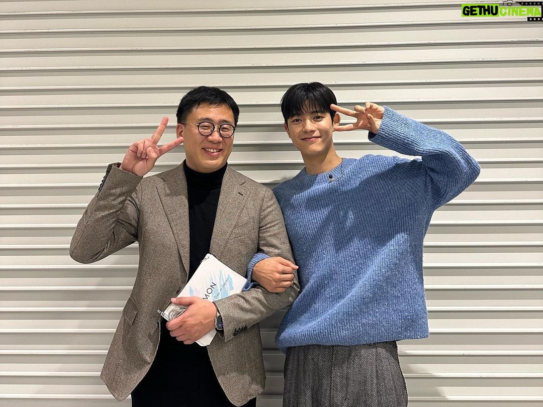Lomon Instagram - 팬 분들 덕분에 오히려 제가 더 특별한 하루를 보냈습니다. 제 이야기에 귀 기울여주셔서 감사드리고 귀한 시간 내주셔서 다시 한번 감사합니다. 노래 연습 더 할게요 🤣 다음에 또 만나요 ❤️ . ファンの皆さんのおかげで僕の方が特別な1日を過ごせました。僕の言葉に耳を傾けてくださりありがとうございました。貴重な時間を割いていただき、重ねて感謝申し上げます。 歌の練習もっと頑張ります🤣また会いしましょう❤️
