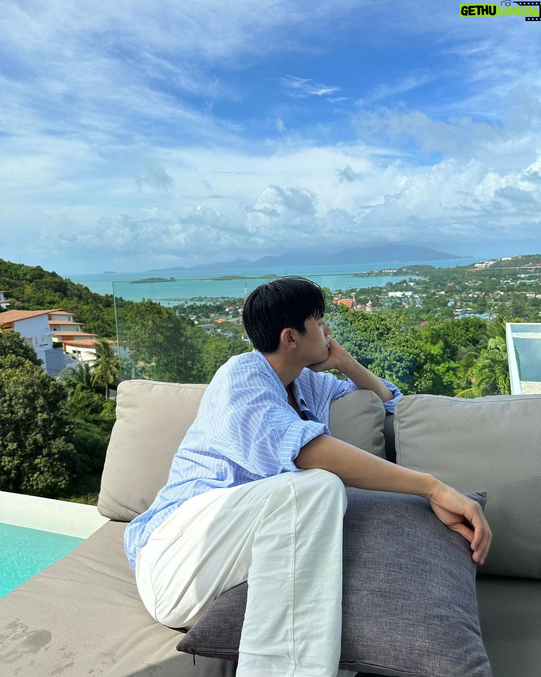 Lomon Instagram - 올 한 해 감사했습니다 ✨새해복 많이 받으세요 🐰 Thank you for this year ✨ Love u 💕 See you next year 🐰 Ko Samui