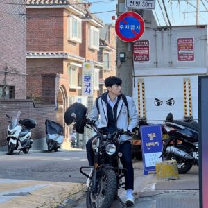 Lomon Instagram - 3인칭 복수 남은 사진 털기… 📸🫶📸 @disneypluskr  #3인칭복수 #revengeofothers #지수헌
