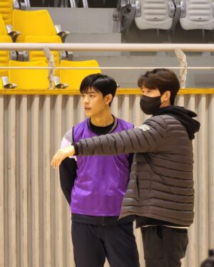 Lomon Instagram - #3인칭복수 @disneypluskr  지수헌 운동중 ⛹️‍♂️🏋️‍♂️