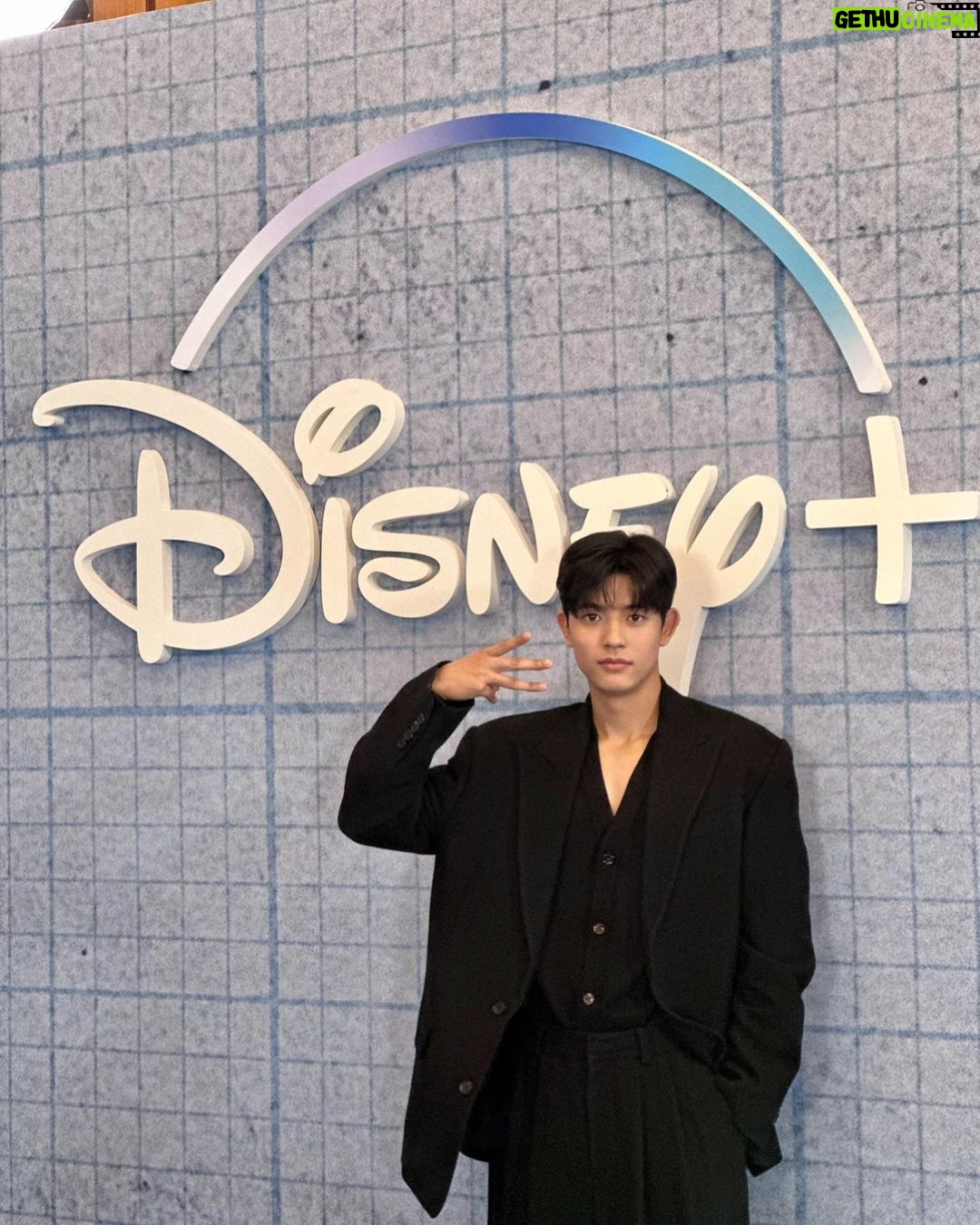 Lomon Instagram - 오늘 오후 5시 #3인칭복수 #디즈니플러스 @disneypluskr 많이 사랑해주세요 🫶🫶🫶