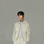 Lomon Instagram - 새해복 많이 받으세요 🙇‍♂️ 모두 건강하고 웃음이 가득한 한해 되세요 🧧❤️😄