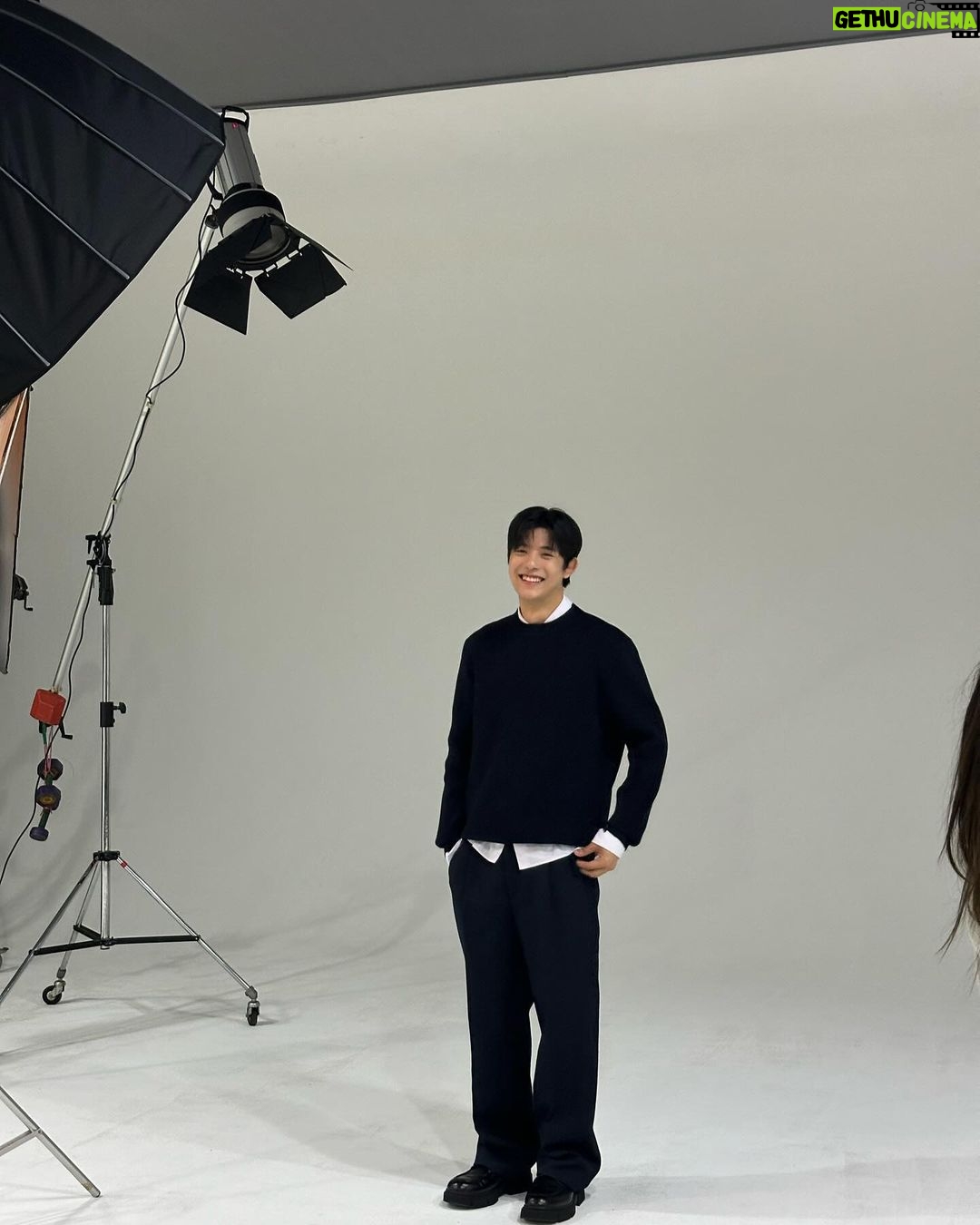Lomon Instagram - 새해복 많이 받으세요 🙇♂️ 모두 건강하고 웃음이 가득한 한해 되세요 🧧❤️😄