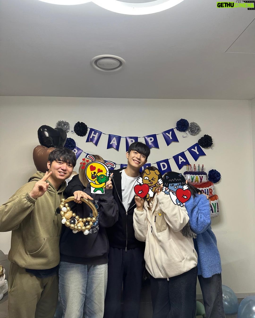 Lomon Instagram - 축하해주신 모든 분들 덕분에 소중하고 특별한 하루를 보냈습니다 🥺사랑이 가득한 .. 평생 잊지 못할 하루를 선물해주셔서 감사하고 또 감사합니다 🙏. 사랑합니다 ❤️