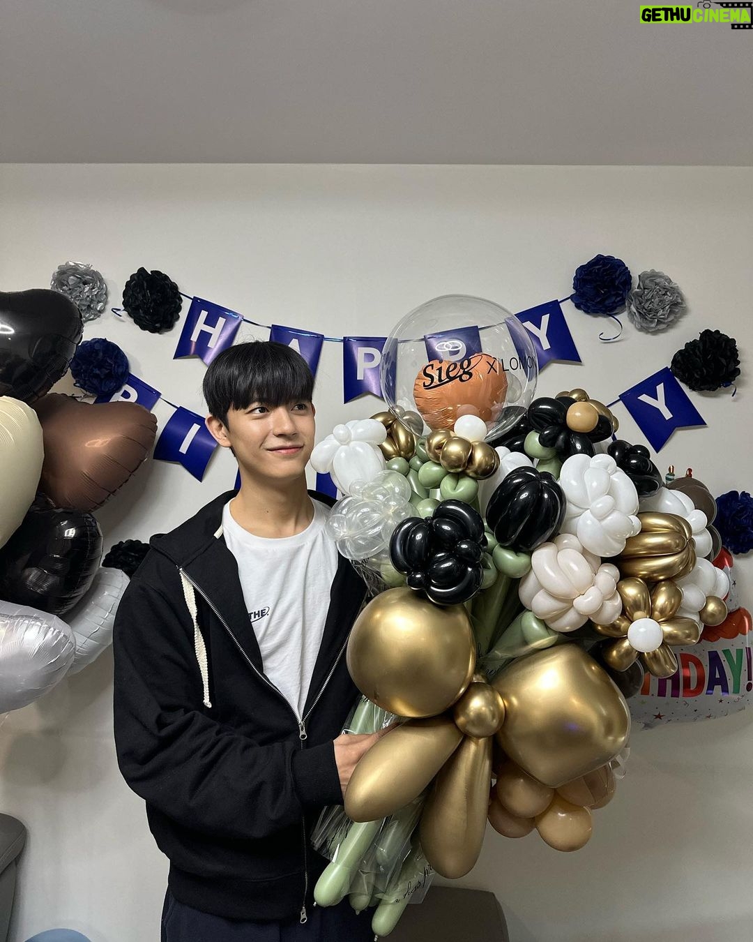 Lomon Instagram - 축하해주신 모든 분들 덕분에 소중하고 특별한 하루를 보냈습니다 🥺사랑이 가득한 .. 평생 잊지 못할 하루를 선물해주셔서 감사하고 또 감사합니다 🙏. 사랑합니다 ❤️