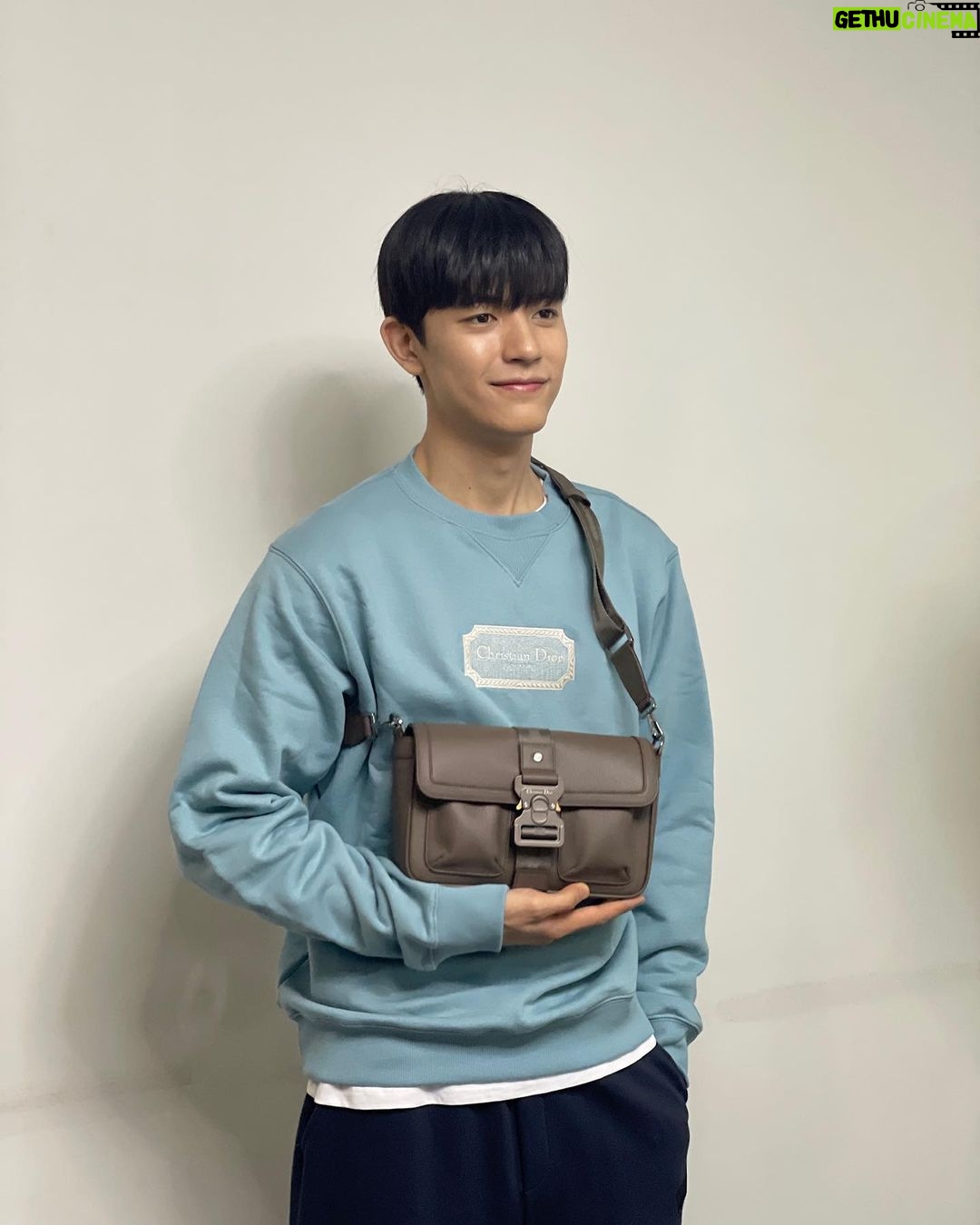 Lomon Instagram - 축하해주신 모든 분들 덕분에 소중하고 특별한 하루를 보냈습니다 🥺사랑이 가득한 .. 평생 잊지 못할 하루를 선물해주셔서 감사하고 또 감사합니다 🙏. 사랑합니다 ❤️