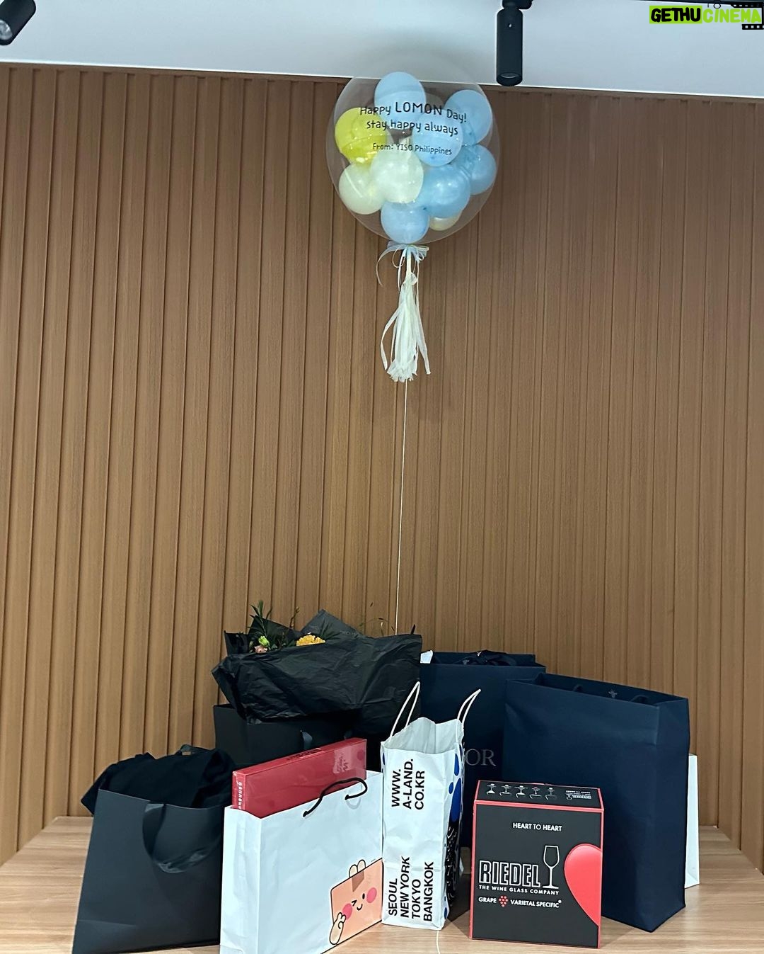 Lomon Instagram - 축하해주신 모든 분들 덕분에 소중하고 특별한 하루를 보냈습니다 🥺사랑이 가득한 .. 평생 잊지 못할 하루를 선물해주셔서 감사하고 또 감사합니다 🙏. 사랑합니다 ❤️
