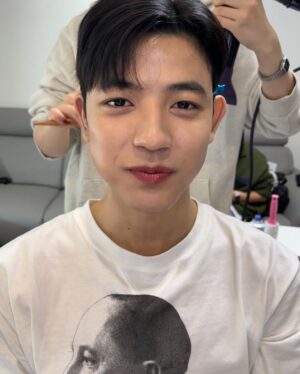 Lomon Instagram - 🥸💇‍♂️😴🛍️🥕