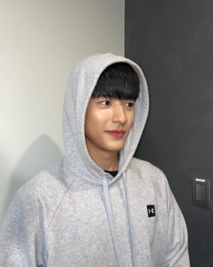 Lomon Instagram - 🥸💇‍♂️😴🛍️🥕