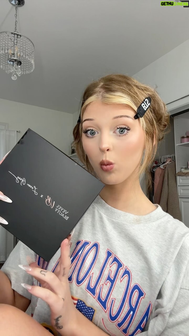 Loren Gray Instagram - eyelash day <3 #veyesbeauty #invisibleband #lashtutorial
