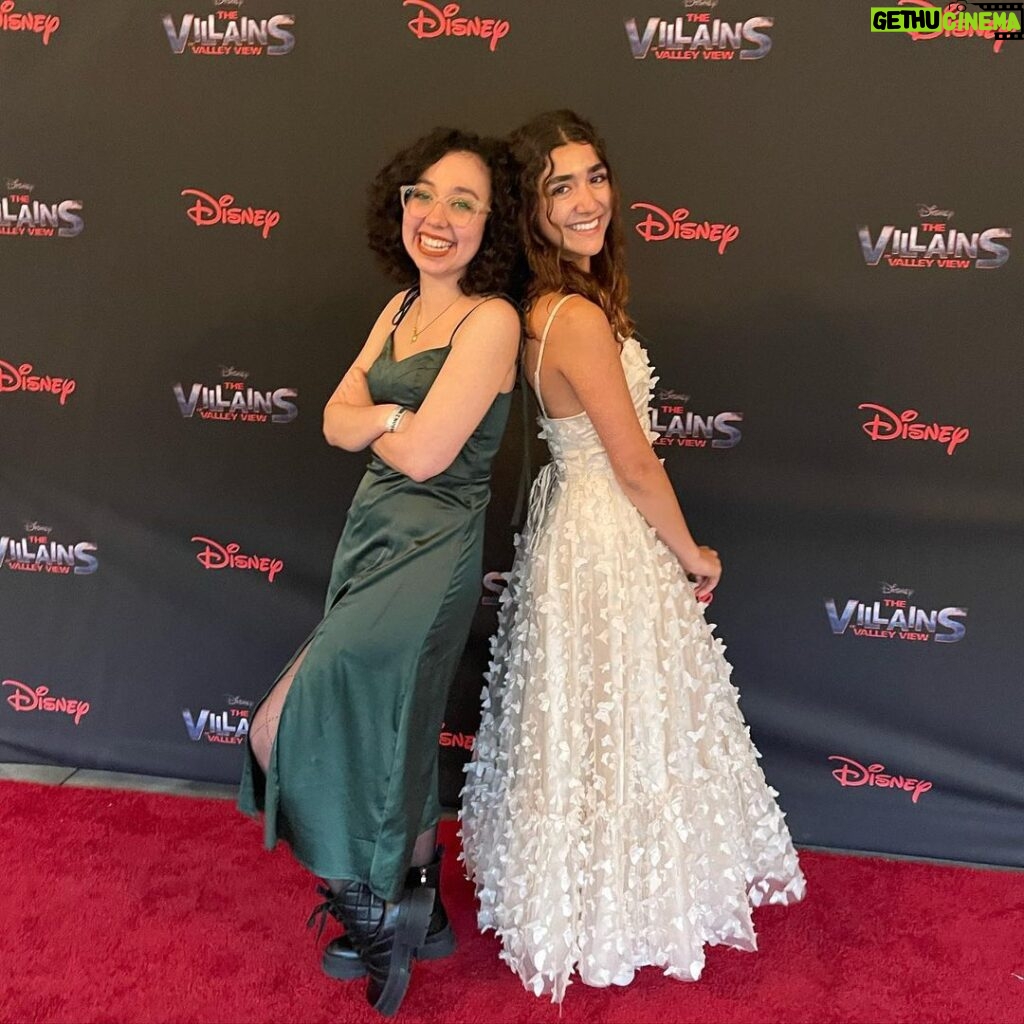Lori Mae Hernandez Instagram - ✨THE VILLAINS OF VALLEY VIEW WRAP PARTY✨ Such a fun show!!!! Such great people!!!! Such a great season!!!! So glad I get to be a part of it!!!!! 🦹‍♀ #villain #villiansofvalleyview #villainsofvalleyviewedit #wrap #thatsawrap #wrapparty #disneychannel #disneyplus Disney Channel