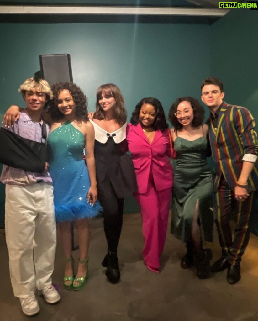 Lori Mae Hernandez Instagram - ✨THE VILLAINS OF VALLEY VIEW WRAP PARTY✨ Such a fun show!!!! Such great people!!!! Such a great season!!!! So glad I get to be a part of it!!!!! 🦹‍♀️ #villain #villiansofvalleyview #villainsofvalleyviewedit #wrap #thatsawrap #wrapparty #disneychannel #disneyplus Disney Channel
