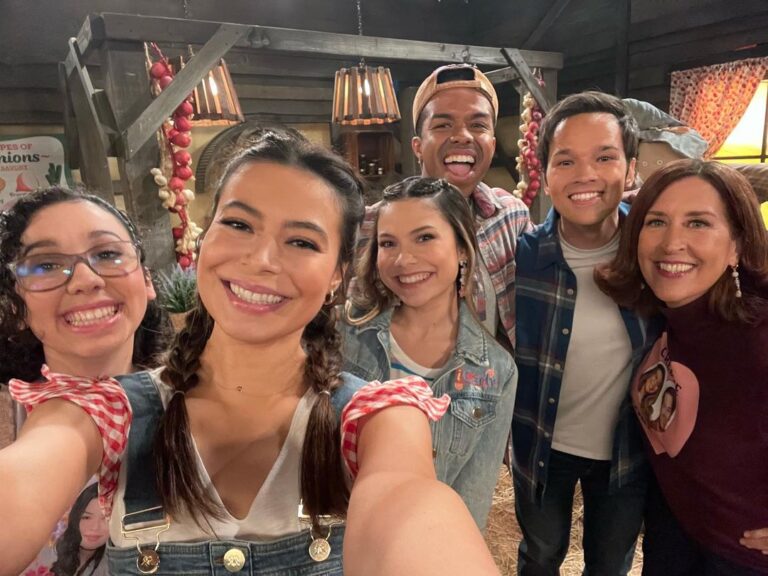 Lori Mae Hernandez Instagram - I can not stress to you enough how fun this was to film!!!! I am OBSESSED with these people!! And I mean come on! That apartment is totally iconic!!!! If you haven’t seen it yet, I’m in the first episode of season 2! 🤩#livingthedream #icarly #paramountplus #obsessed #onset ICarly