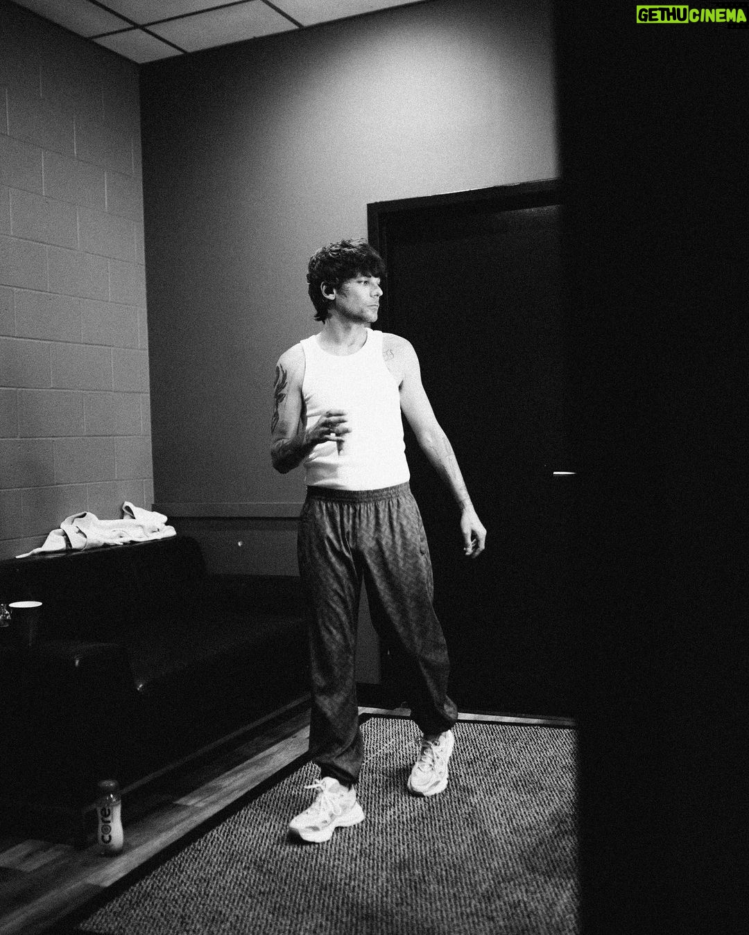 Louis Tomlinson Instagram - Loved last night! Roll on tonight! 📷 - @joshuahalling
