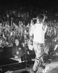 Louis Tomlinson Instagram - Loved last night! Roll on tonight! 📷 - @joshuahalling