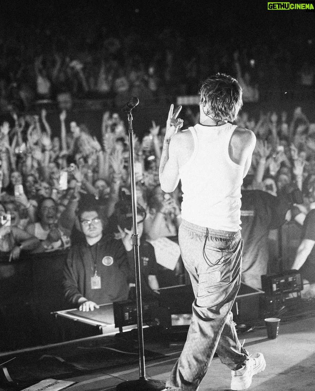 Louis Tomlinson Instagram - Loved last night! Roll on tonight! 📷 - @joshuahalling
