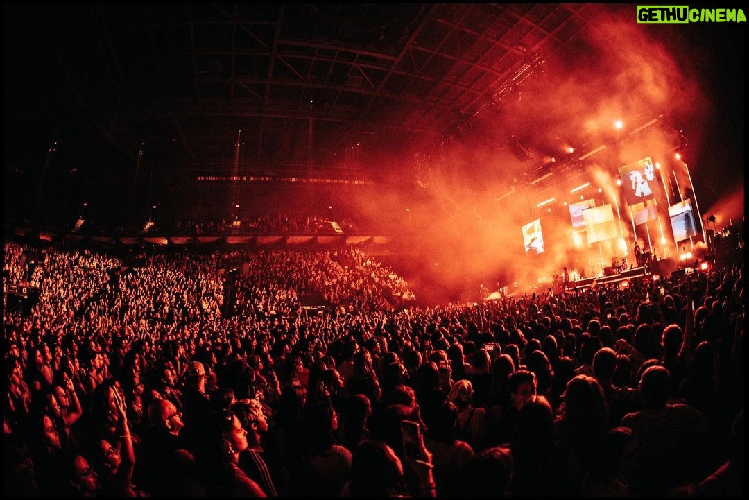Louis Tomlinson Instagram - What a special start to tour! Can’t wait for tonight! @joshuahalling - 📷