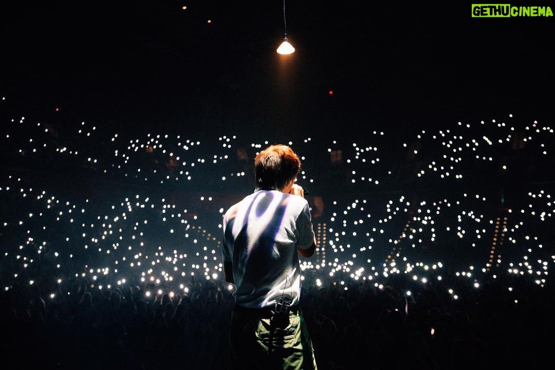 Louis Tomlinson Instagram - What a special start to tour! Can’t wait for tonight! @joshuahalling - 📷