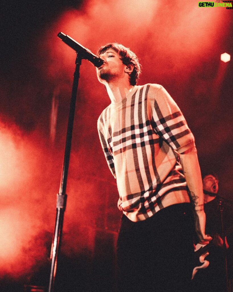 Louis Tomlinson Instagram - This time last year I had no idea the year I was about to have. The places I’ve seen, the people I’ve shared the memories with, the shows I’ve been lucky enough to play. I’ll never forget it. Thank you to everyone who played a part in making this year so special. Can’t wait to see what next year has for us!
