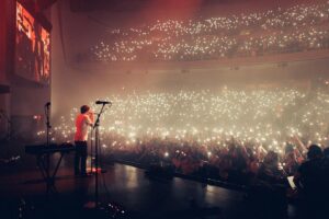 Louis Tomlinson Instagram - Unbelievable start to tour! The support has been amazing. Roll on Europe l!!