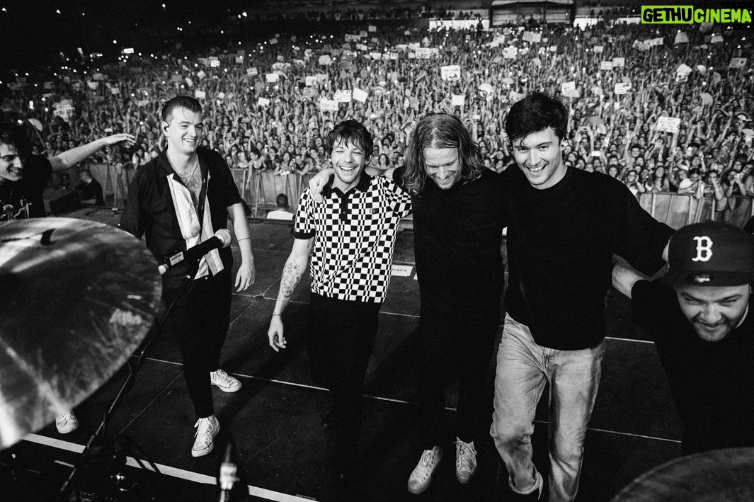 Louis Tomlinson Instagram - I’ve dreamt of creating a festival for a long time. Last night the idea really became a reality. To see how much it’s grown in just 12 months has blow my mind. Massive thank you to @voodo0s @stoneliverpool @sunroomband @hindsband @thevaccines .
