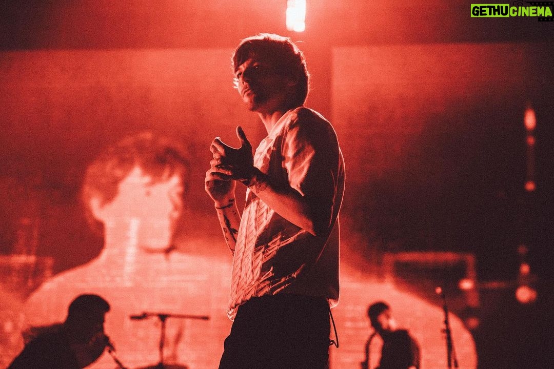 Louis Tomlinson Instagram - This year has absolutely flown by. What a tour, what a year so far!