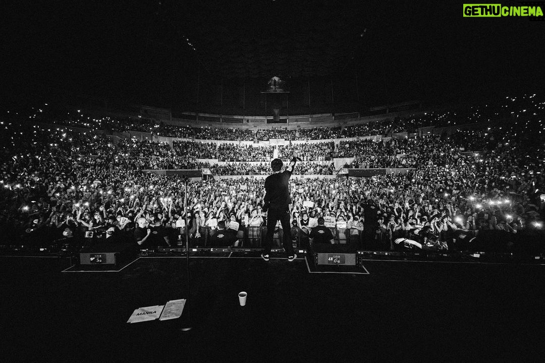 Louis Tomlinson Instagram - This year has absolutely flown by. What a tour, what a year so far!