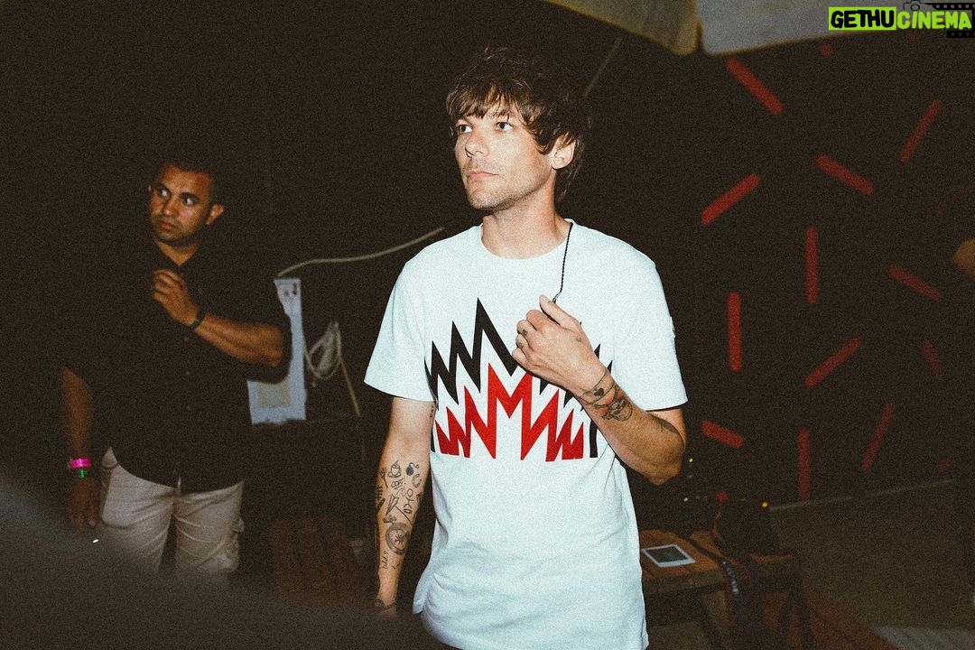 Louis Tomlinson Instagram - This year has absolutely flown by. What a tour, what a year so far!