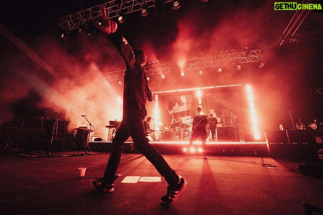 Louis Tomlinson Instagram - This year has absolutely flown by. What a tour, what a year so far!