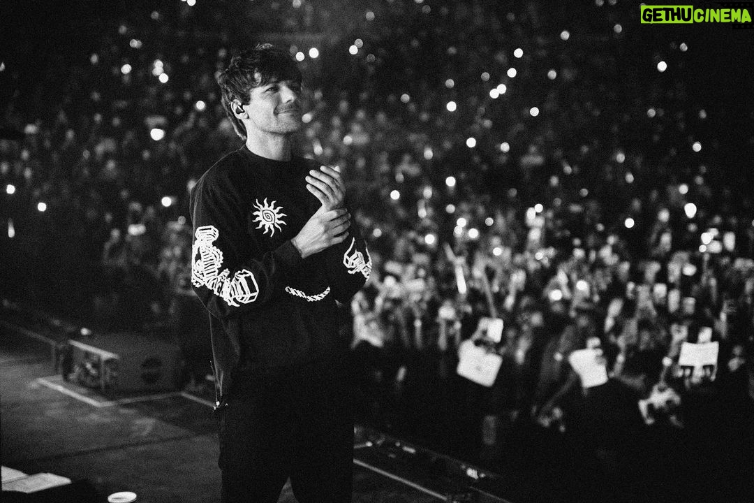 Louis Tomlinson Instagram - This year has absolutely flown by. What a tour, what a year so far!