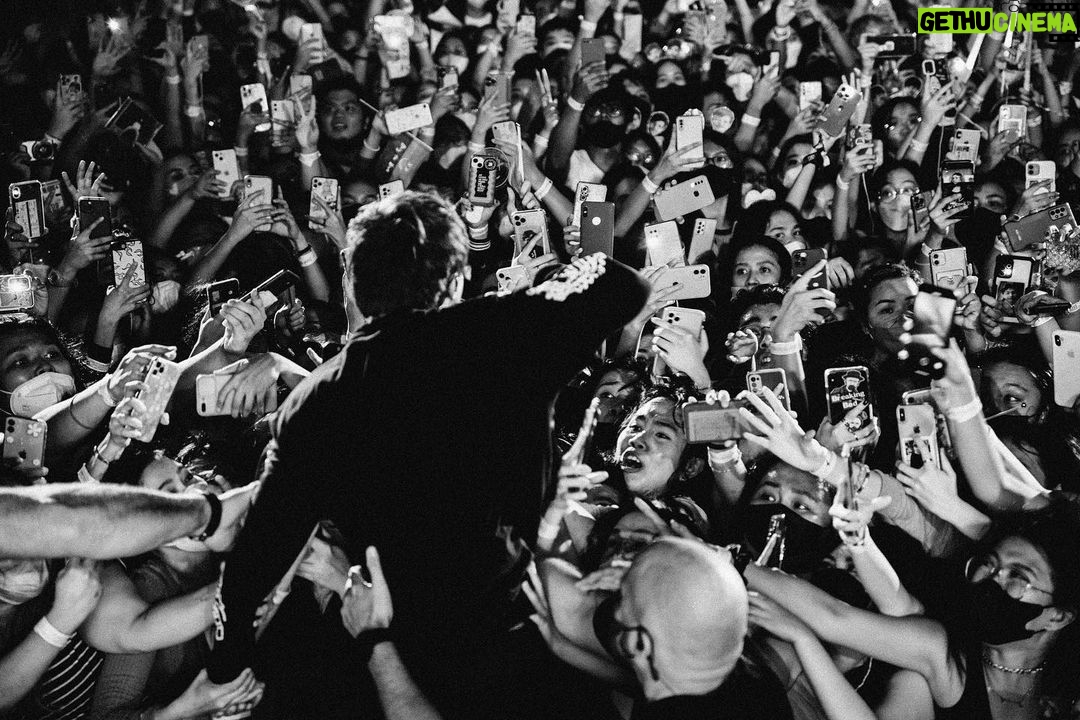 Louis Tomlinson Instagram - This year has absolutely flown by. What a tour, what a year so far!
